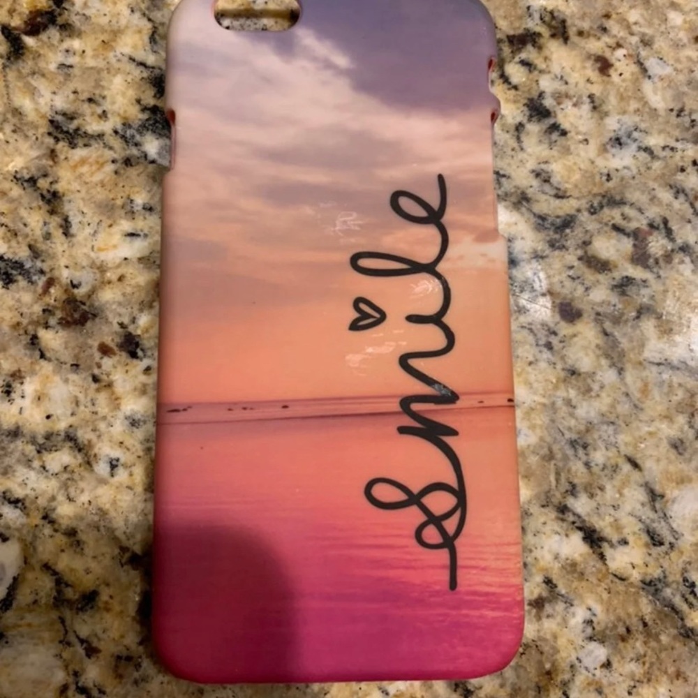 Claire’s iPhone 6 Smile Hardcover Case